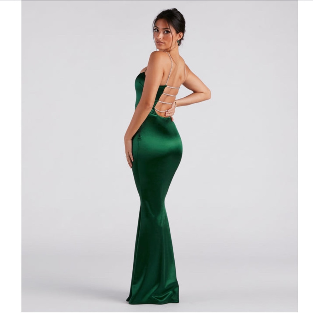 Windsor • Green Annaliese Formal Satin Rhinestone Mermaid Dress • Size S • NWT